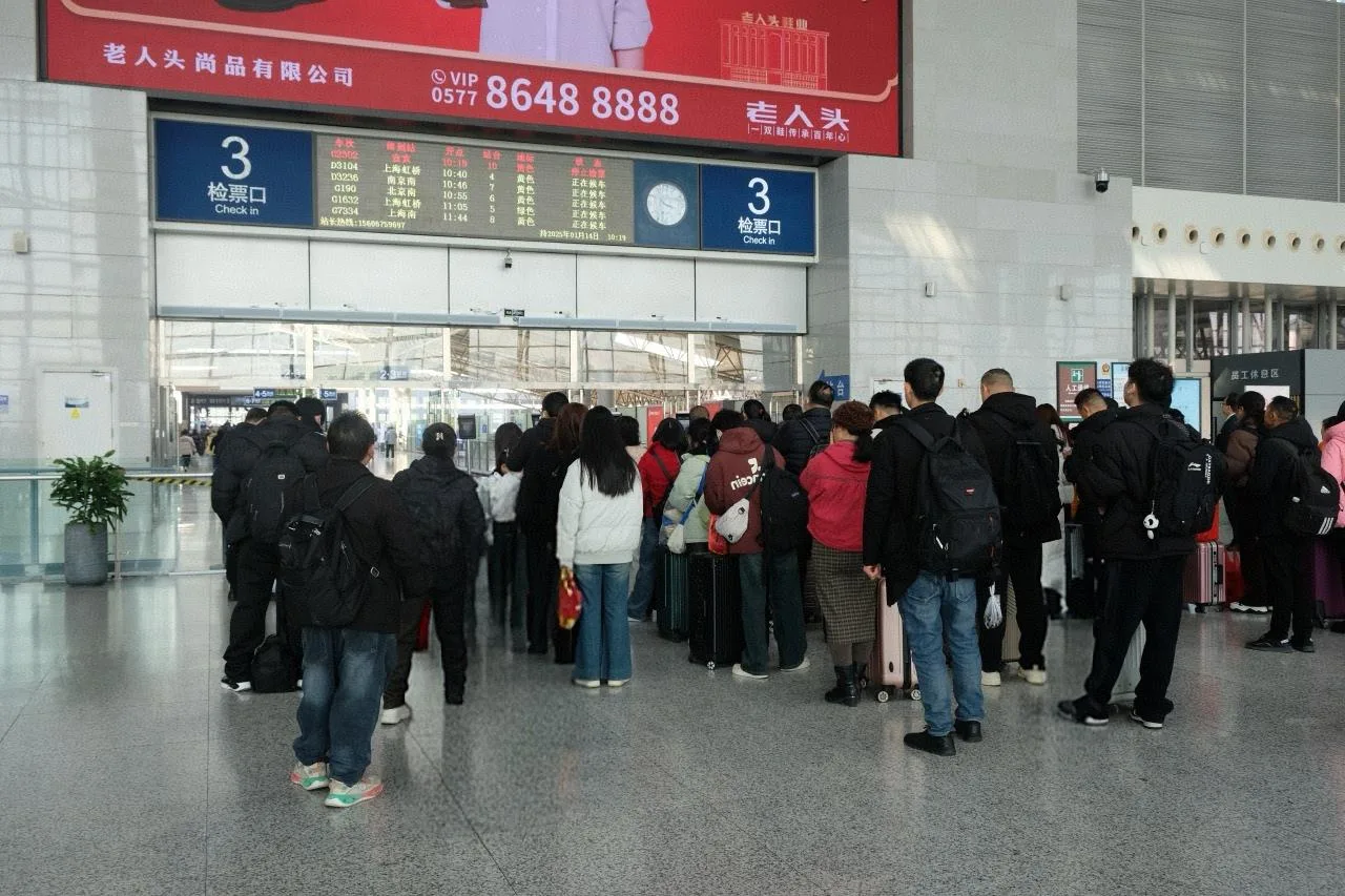 行李“先走一步” 今年春运车站迎来“空手族”