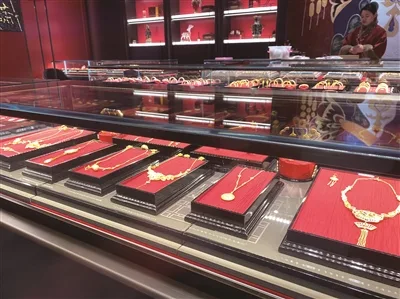 黄金价格“过山车” 投资者该如何抉择