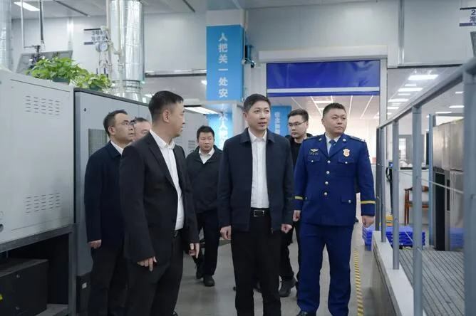 龙港市委书记林海涵开展“大走访大调研大服务大解题”活动