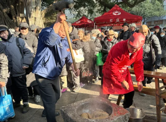 鹿城“迎春慈善宴”开席 531户困难家庭与留守职工共享年味