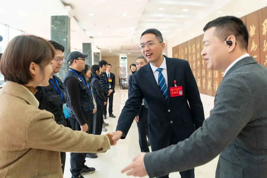 瑞安市领导看望慰问参加瑞安市两会报道新闻工作者 发挥主流媒体主力军主渠道主阵地作用 为“十五五”开好局汇聚磅礴力量