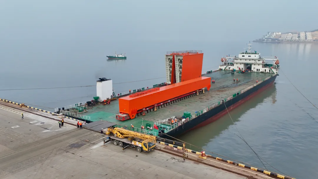 核心装备开始交付 3800t超大吨位龙门吊落地浙江（华东）深远海风电母港