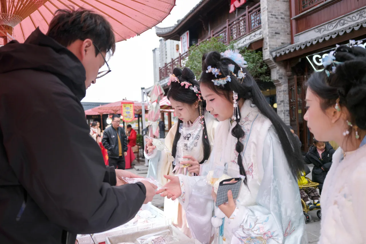 慢慢逛老街 梧田老街新春盛宴兼具烟火气与传统味