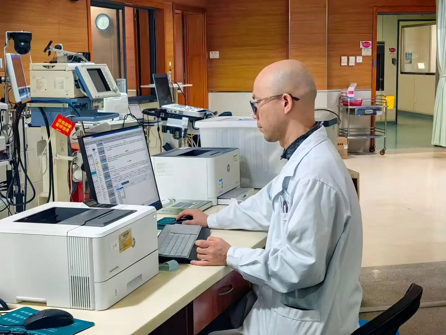 新春走基层｜他主动把团圆“让”出去，把生命“守”下来