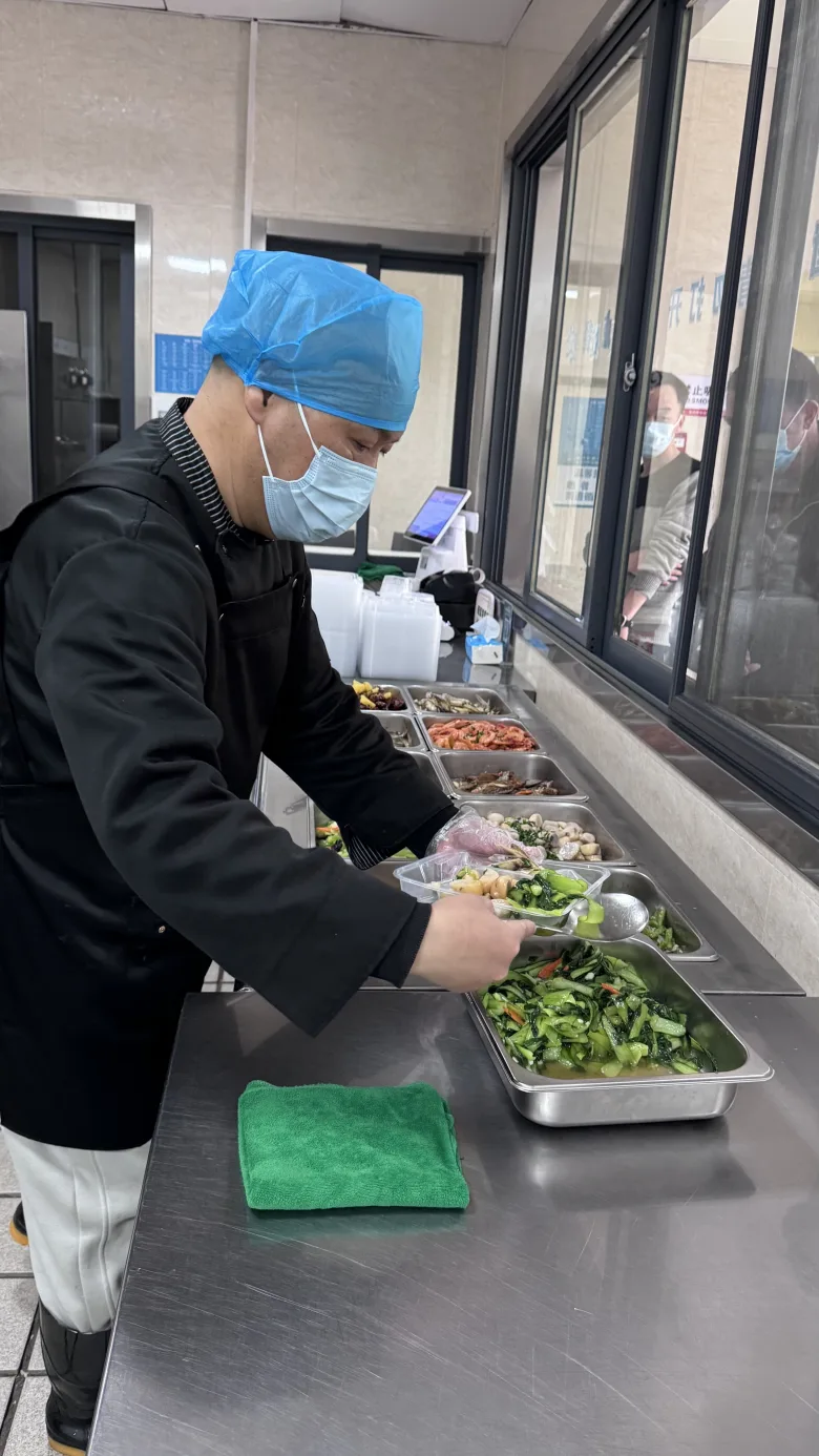 新春走基层 | 温州一家医院食堂春节开放平价餐食外卖