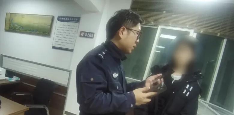 15岁女孩要求寄20克黄金，快递员当即拒收并报警