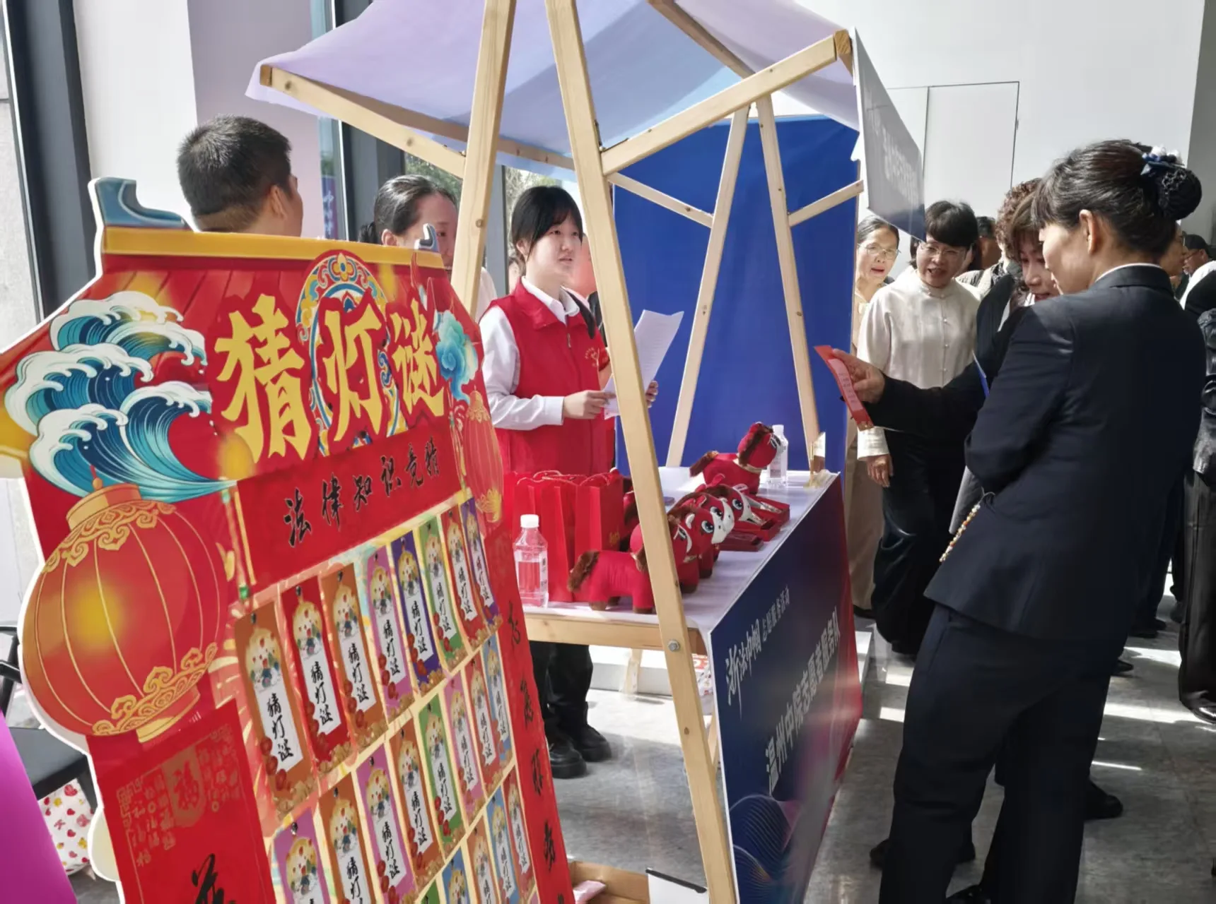 “巾帼情 送法行”履职服务为民普法活动走进温州