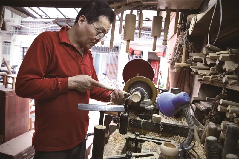 七旬匠人和他的微型木作世界