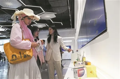 “感知幸福中国浙江行”走进温州 中外媒体“大V”沉浸式感受“万亿之城”