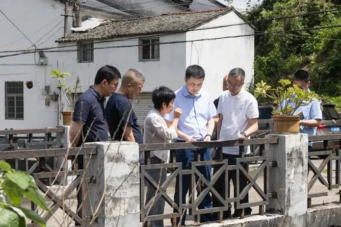 龙湾区委书记夏禹桨检查指导防汛防台、森林防灭火工作