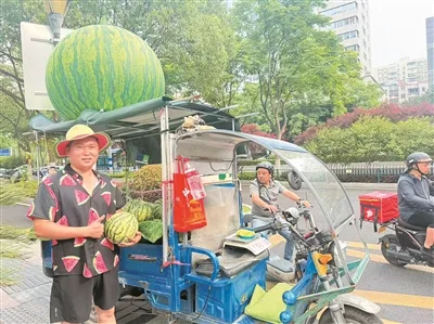 温州街头的“西瓜哥”突然“火了” 走红后对西瓜品质要求更高了