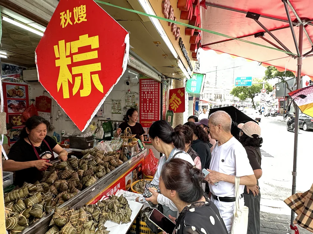 端午节，县前头粽子一条街迎来热销