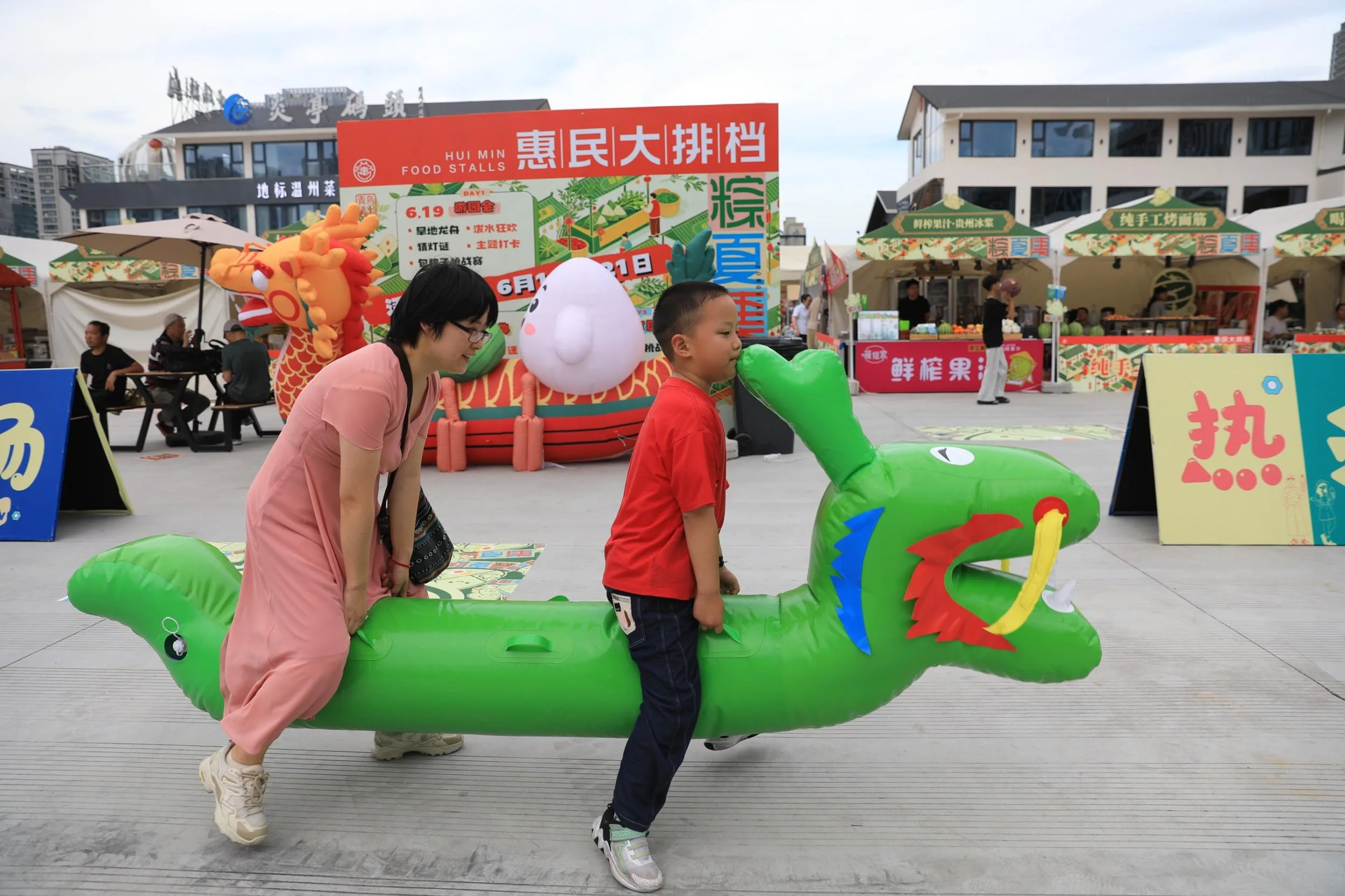 “粽夏集”开幕！民俗、音乐、夜跑……温州市区惠民大排档的端午夜热闹开场