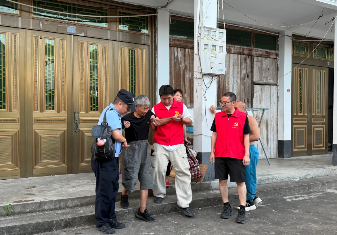 耐心劝返，不让一人涉险！平阳麻步镇西岙村每小时巡查防止人员回流