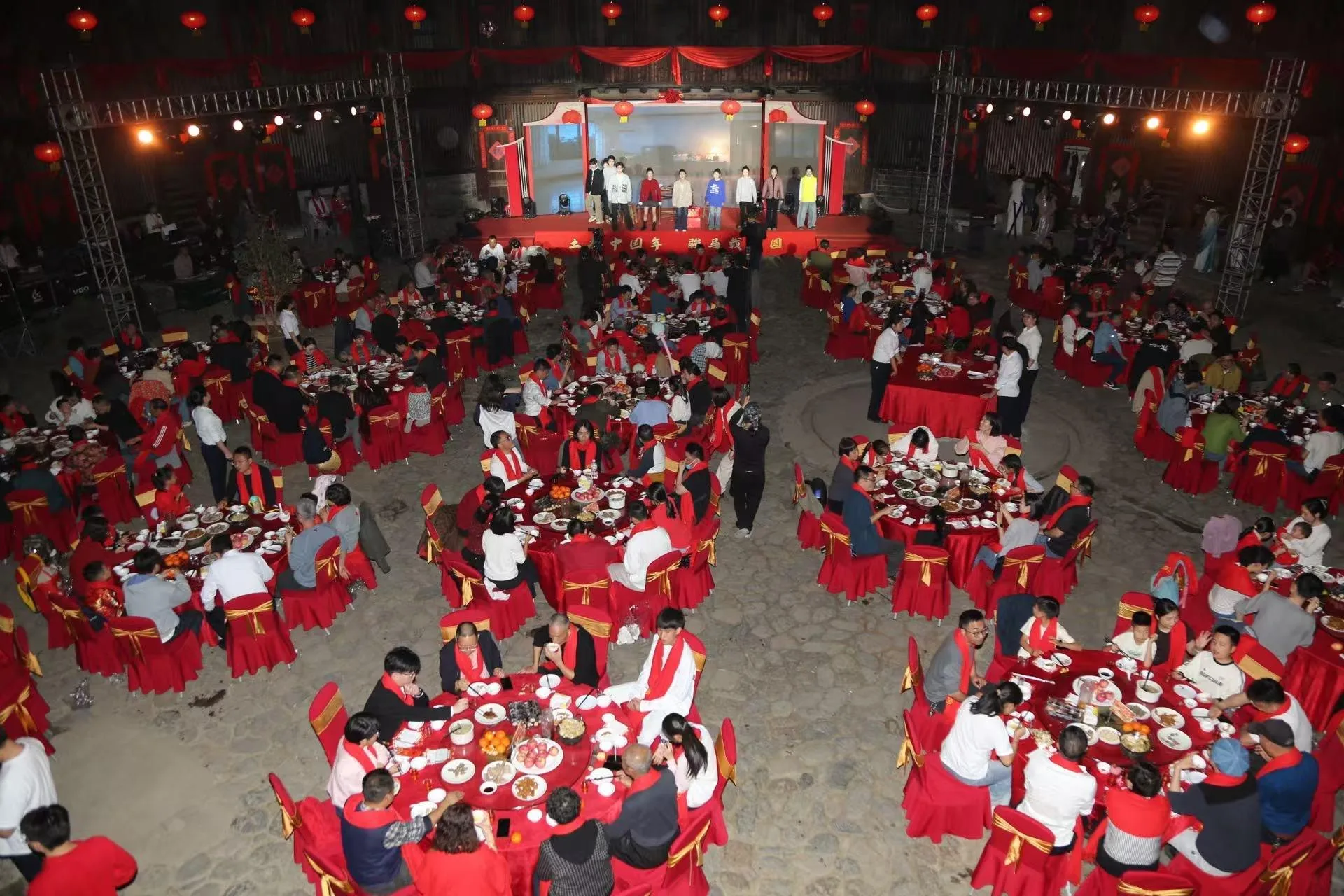 新春走基层丨世遗土楼喜迎八方客 共度团圆中国年