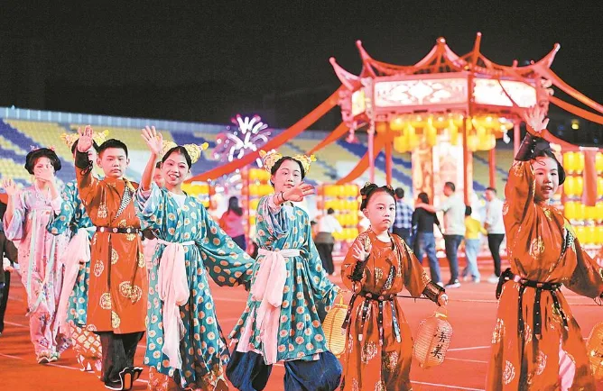 2026南安市春节“马到成功”系列灯会举行 社会