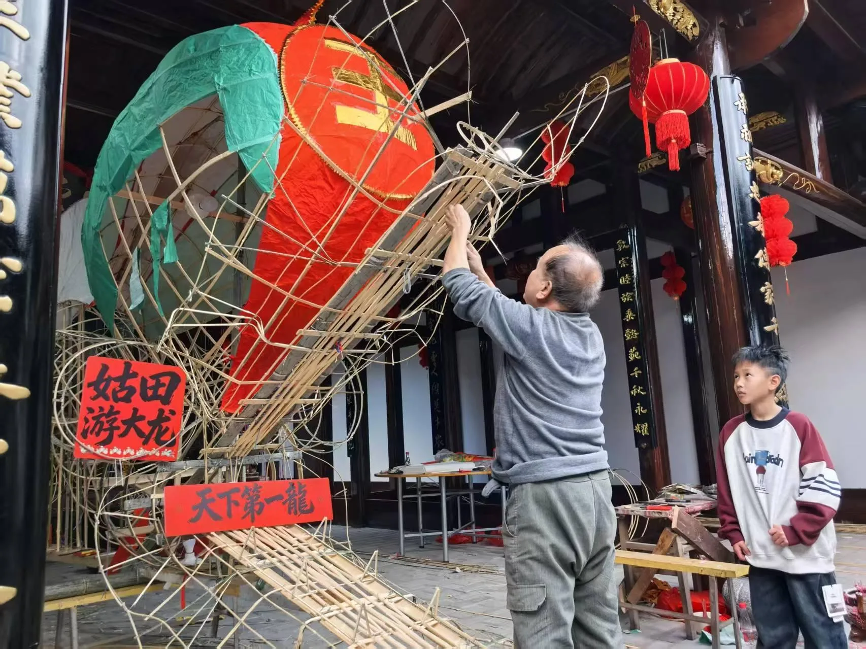 新春走基层｜连城姑田：巧手赶制“天下第一龙” 非遗民俗闹元宵