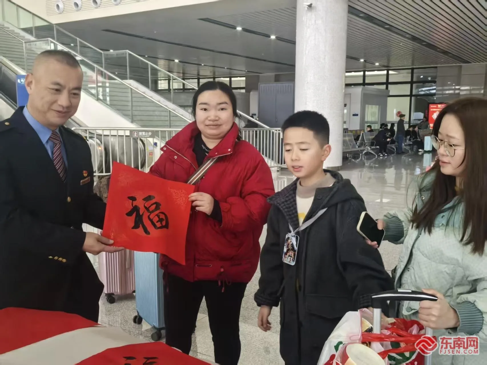新春走基层 | 南平延平西站候车室：惠民志愿暖人心