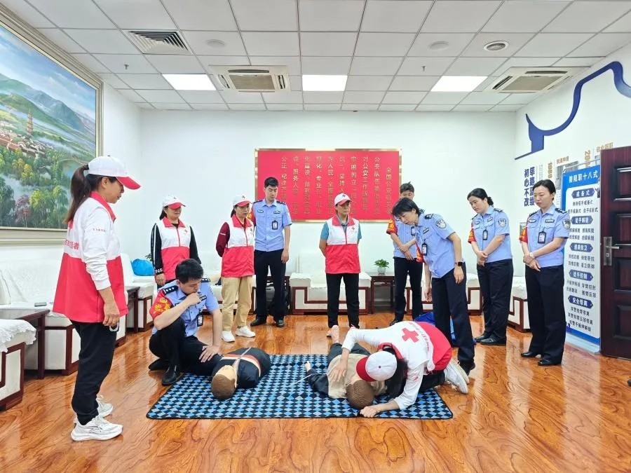 筑牢安全防线 福建多地开展应急救护与救援演练