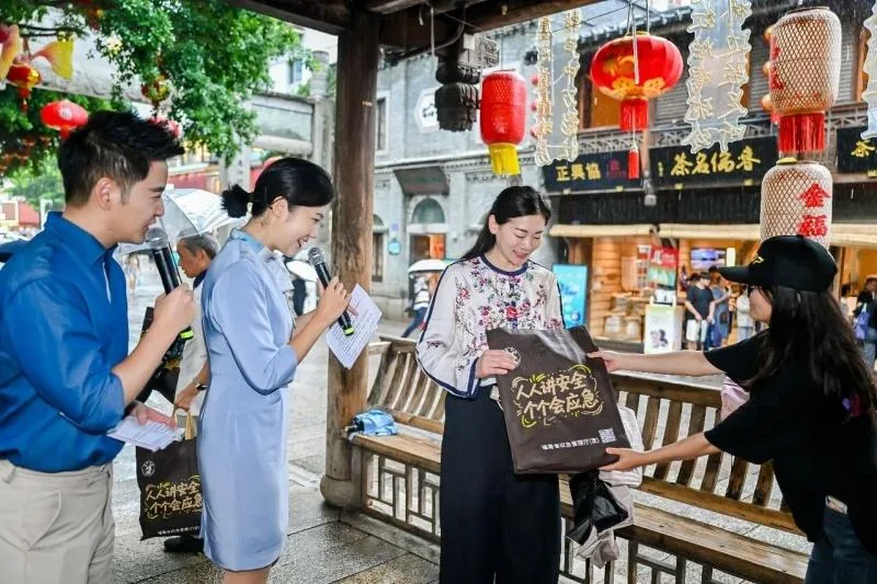 福建举办“安全宣传咨询日”活动