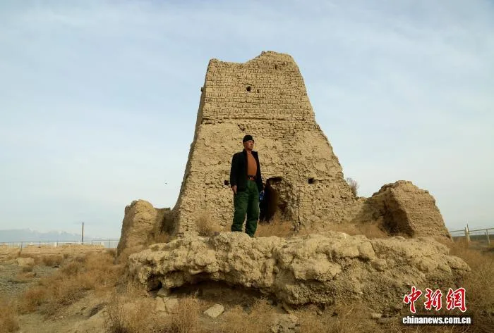 （新春走基层）新疆戈壁文物守护者：要用一生守护“丝路印记”