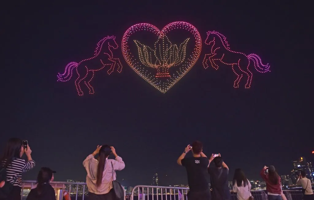 2026架无人机表演亮相香港湾仔海滨