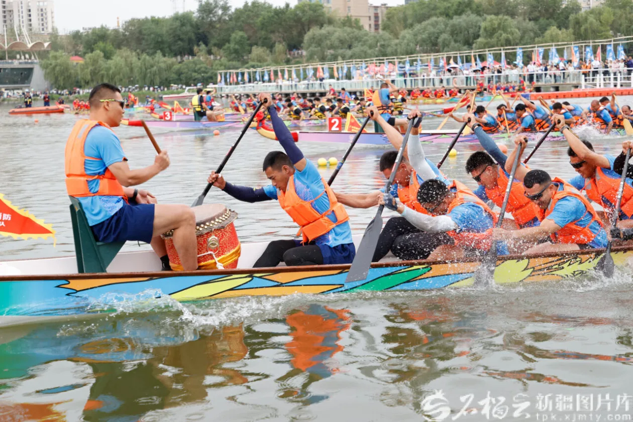 龙舟竞渡齐奋进 粽叶飘香情谊浓 新疆各地多彩活动庆端午