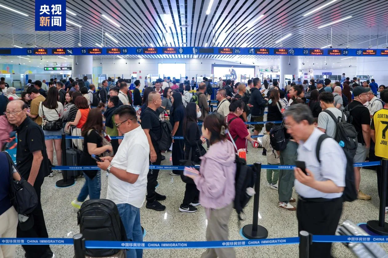 端午假期前两天 广州白云机场口岸出入境人员同比增长25.3%