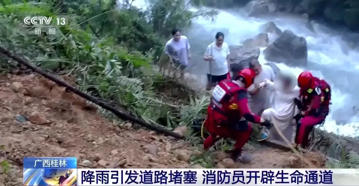 强降雨在多地引发汛情 多方合作守护群众安全
