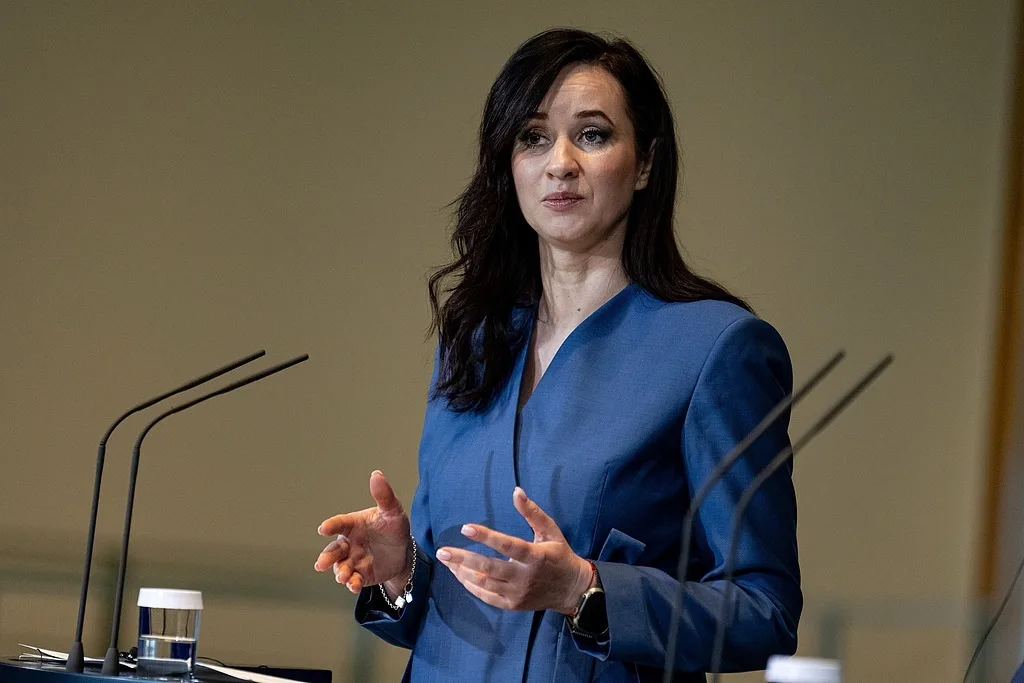 立陶宛总理承认涉台“重大错误”：“确实是一头撞在火车头上，结果栽了”