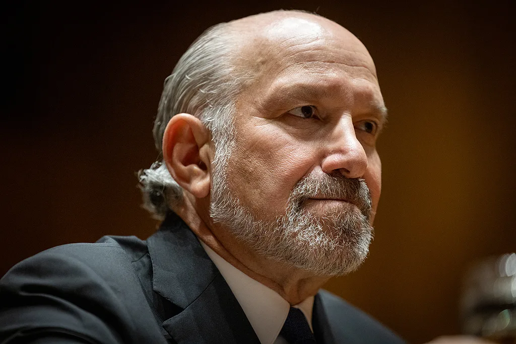 多名议员发声，白宫为其辩护，美商务部长涉爱泼斯坦案被逼辞职