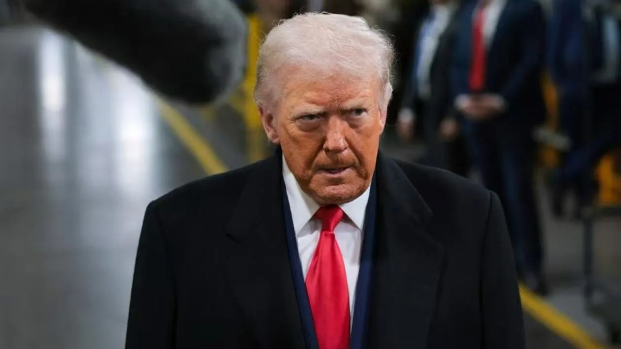 特朗普回应奥巴马涉外星人言论：我不知道是否真实存在，但奥巴马肯定泄密了