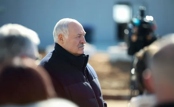 卢卡申科严厉警告北约、乌克兰：不要干涉白俄罗斯事务，否则将动用“榛树”导弹