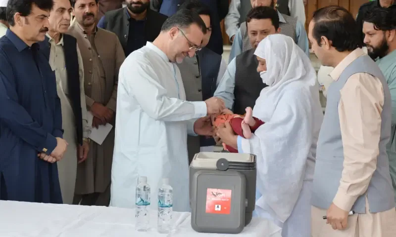 巴媒：巴基斯坦脊髓灰质炎疫苗接种护卫队遇袭致一名警察死亡，警方反击打死两名恐怖分子