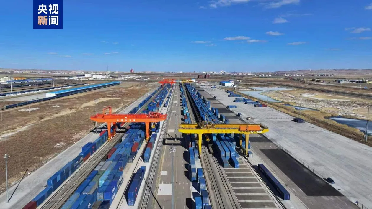 今年中欧班列“东通道”通行量突破2000列