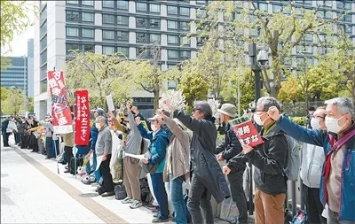 日本自卫队加快部署进攻性武器引发日本社会广泛批评——“再军事化”野心暴露无遗 严重破坏地区和平稳定（国际视点）
