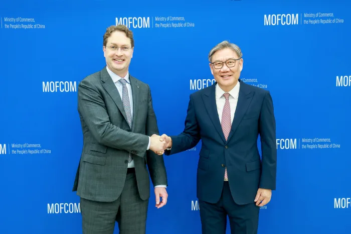 商务部部长王文涛会见欧洲汽车工业协会主席、奔驰集团董事长康林松