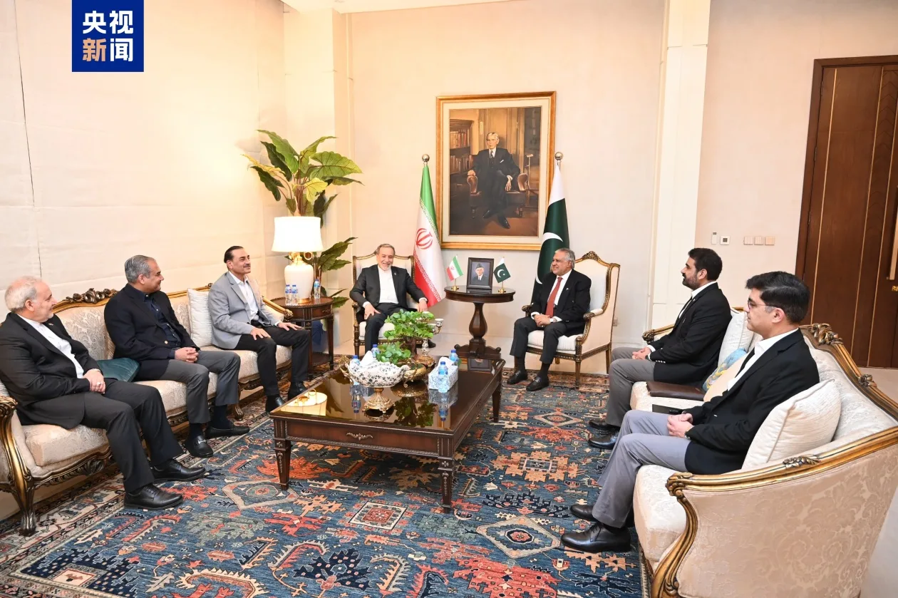 巴基斯坦新闻部分享伊朗外长抵达伊斯兰堡后的会见图片