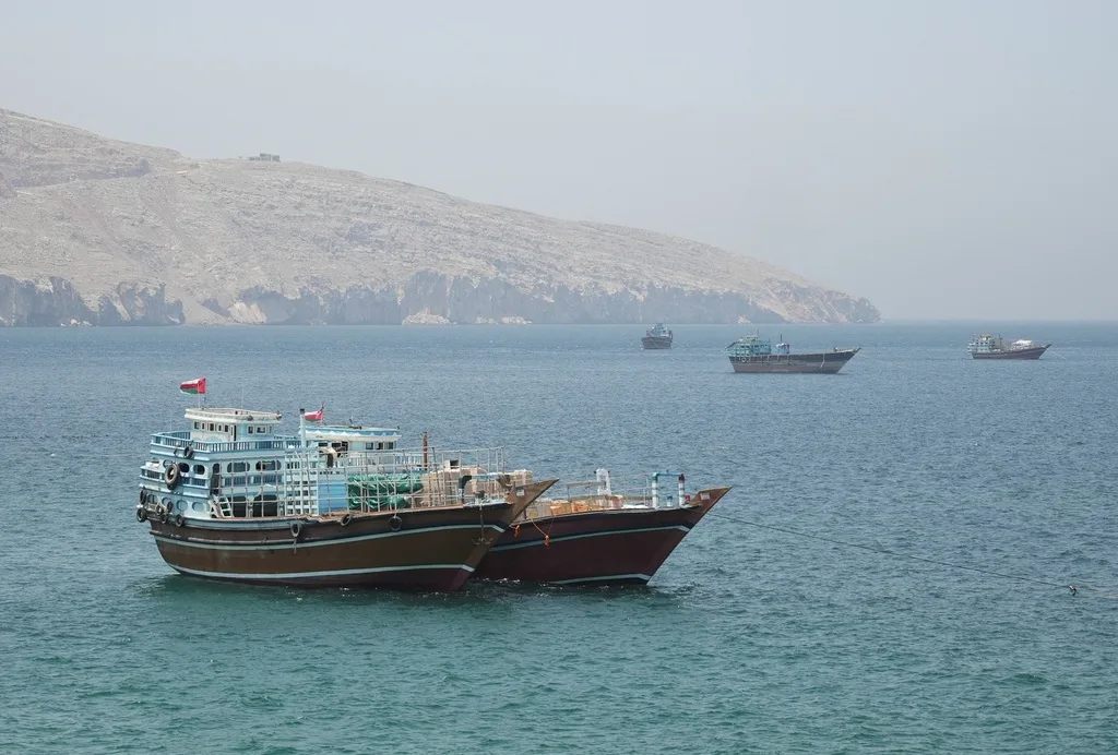 双方各执一词，和谈进程停滞，美伊在霍尔木兹海峡交火