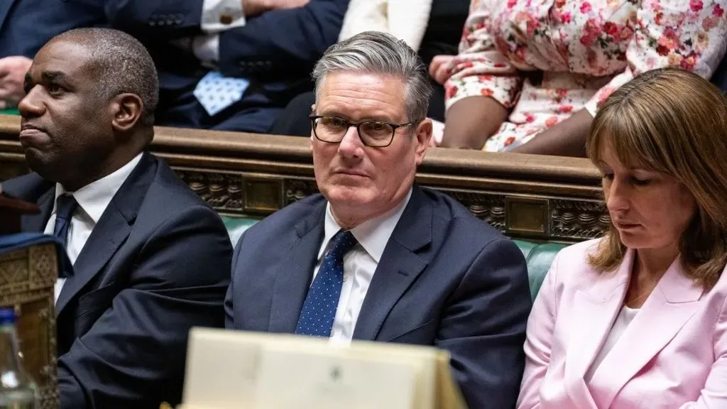 英媒：面临党内辞职压力，斯塔默警告工党领导权之争将会带来混乱