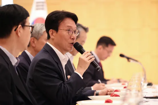 韩媒：与中国企业界人士座谈时，韩总理称希望韩中各行业合作大幅扩展