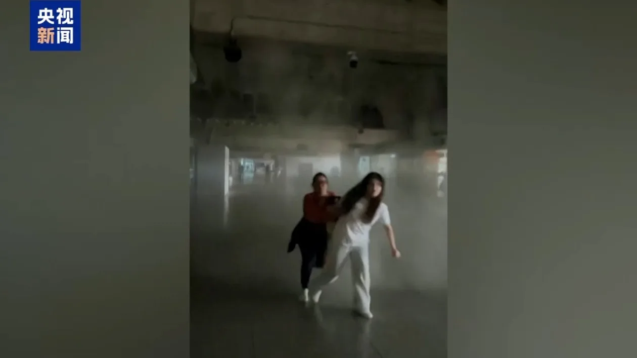 视频丨委内瑞拉发生强震 棒球赛现场晃动剧烈