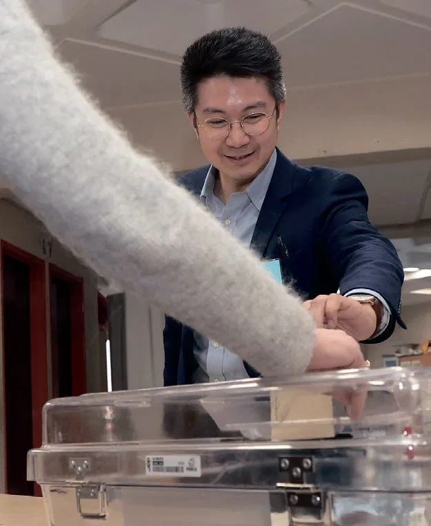 法国市镇选举第一轮 华裔参政热情高履责投票忙