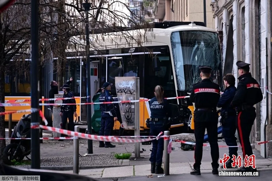 意大利米兰发生电车脱轨事故 已致一死多伤