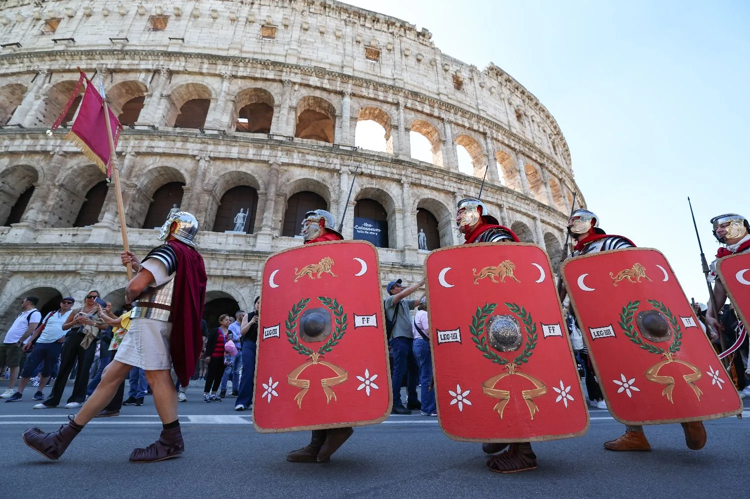 罗马举行盛装游行活动庆祝建城2779年