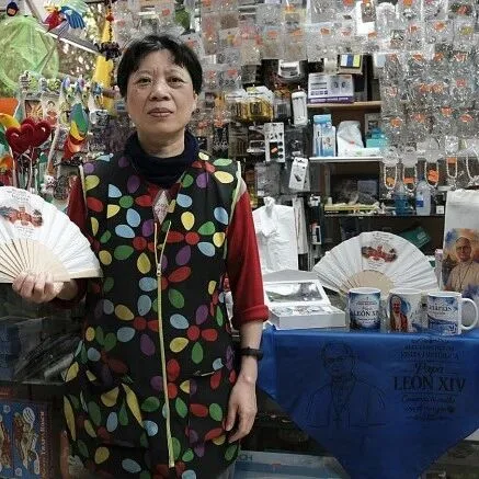 【欧浪】教皇即将访问海岛 华人店热销各种纪念品